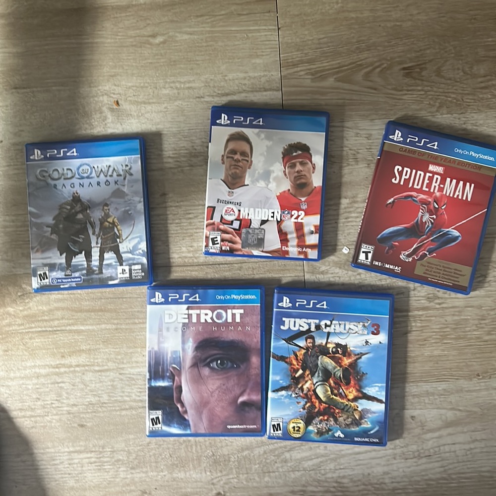 Used PS4 and controller! - Picture 4 of 4